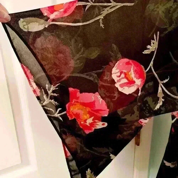 Susan Graver Belle Blouse 1X Poppy on Black plus size #172 - Picture 3 of 4